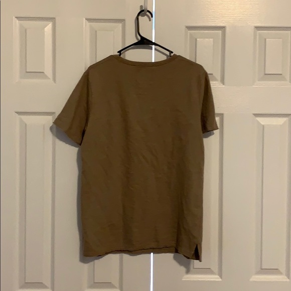Tan Hollister T-Shirt - Picture 2 of 2
